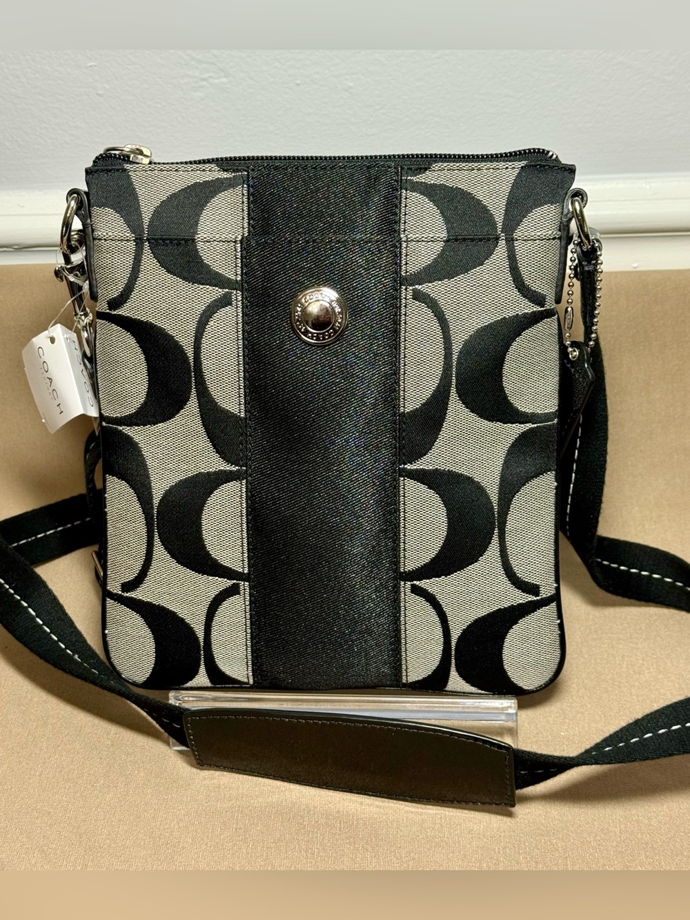 Coach NWT Daisy Signature Op Art Swingpack Crossbody - Grey/Black 2008